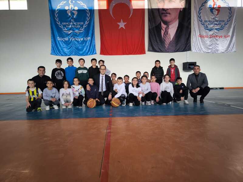 Kaymakamımız Sayın Furkan AVCI Sarıveliler Gençlik ve Spor İlçe Müdürlüğünü Ziyaret Etti